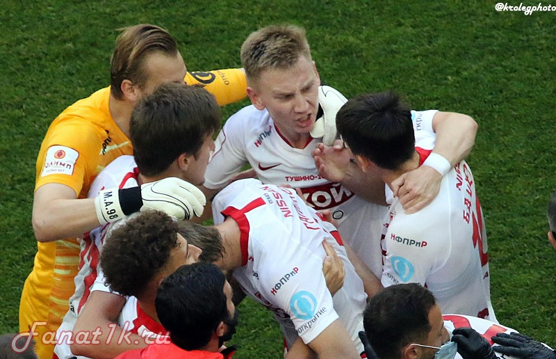 Игроки "Спартака" после забитого мяча в ворота "Зенита". Фото из интернета.