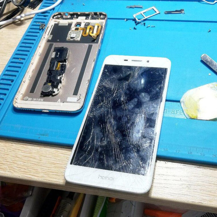 Honor 6c pro с разбитым дисплеем.