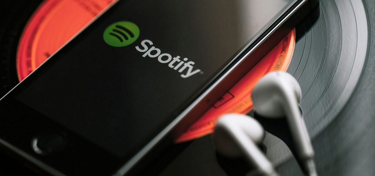 Spotify - это главный музыкальный стриминговый сервис в мире, предлагающий легальное бесплатное прослушивание музыки