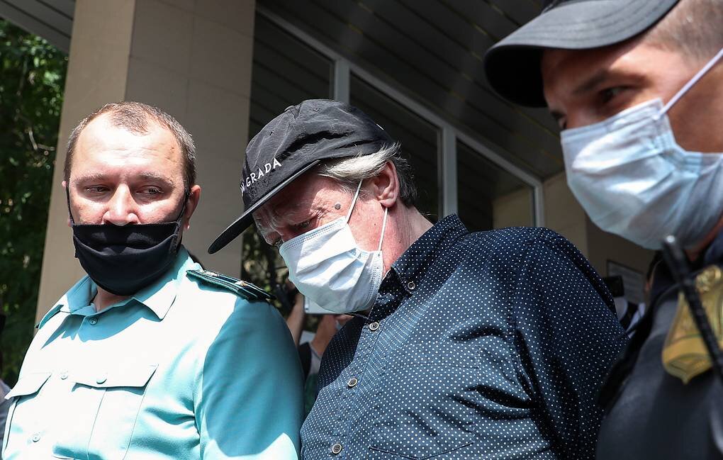 По словам Эльмана Пашаева, подробно позиция будет представлена в суде Михаил Ефремов (в центре)© Станислав Красильников/ТАСС