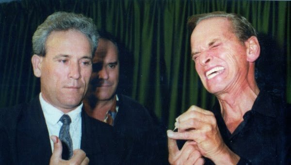 Роберт Уилнер во время проведения "эксперимента" по заражению самого себя ВИЧ