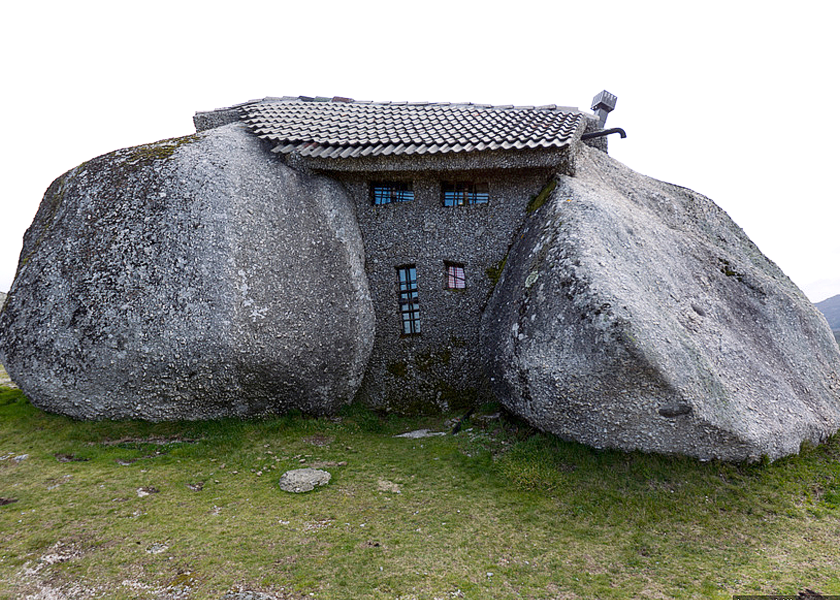 Casa do Penedo - вид спереди