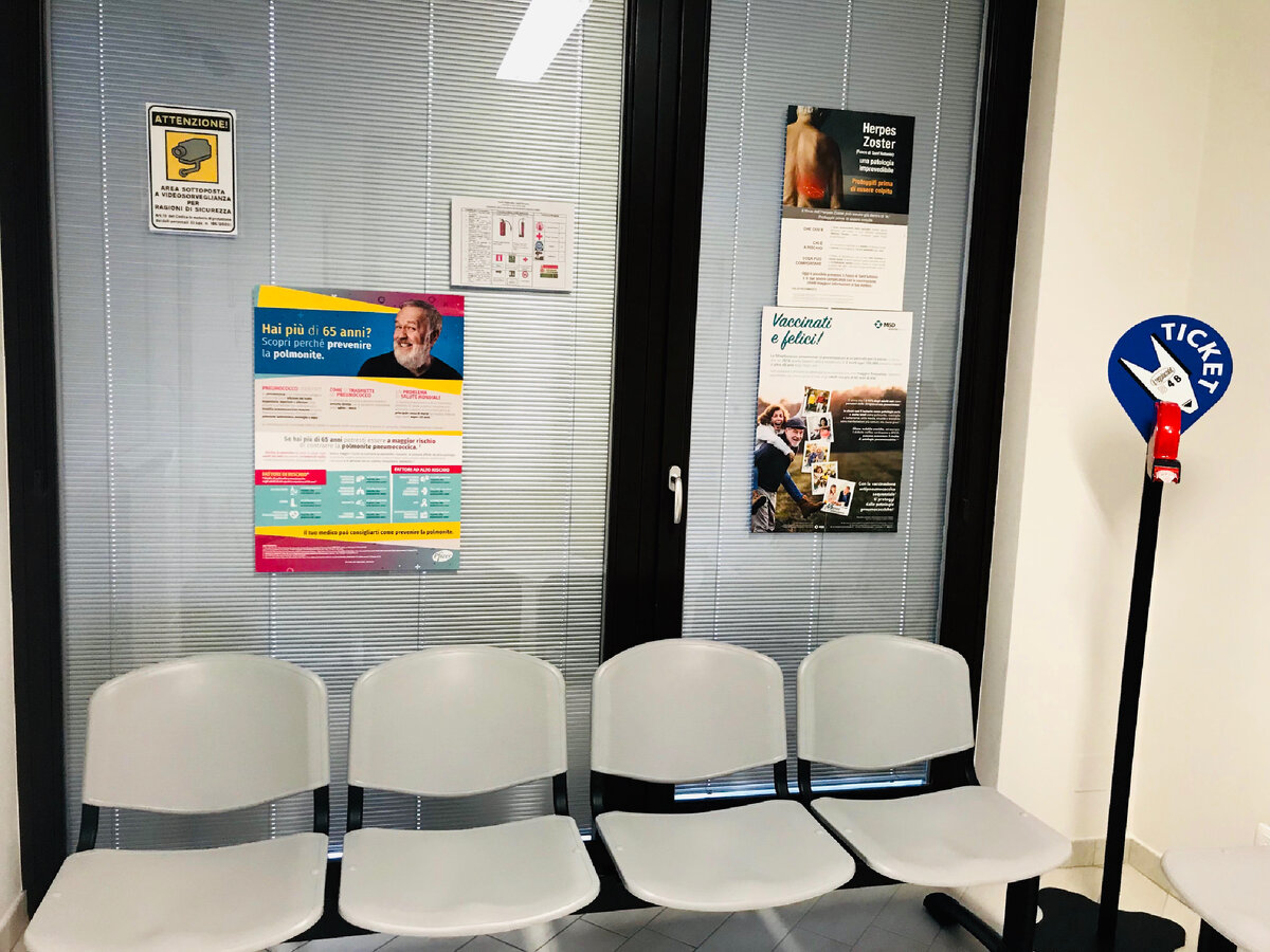 Самый главный и очень весомый недостаток жизни в Италии. Это единственное, с чем я не могу смириться. Офис семейного врача