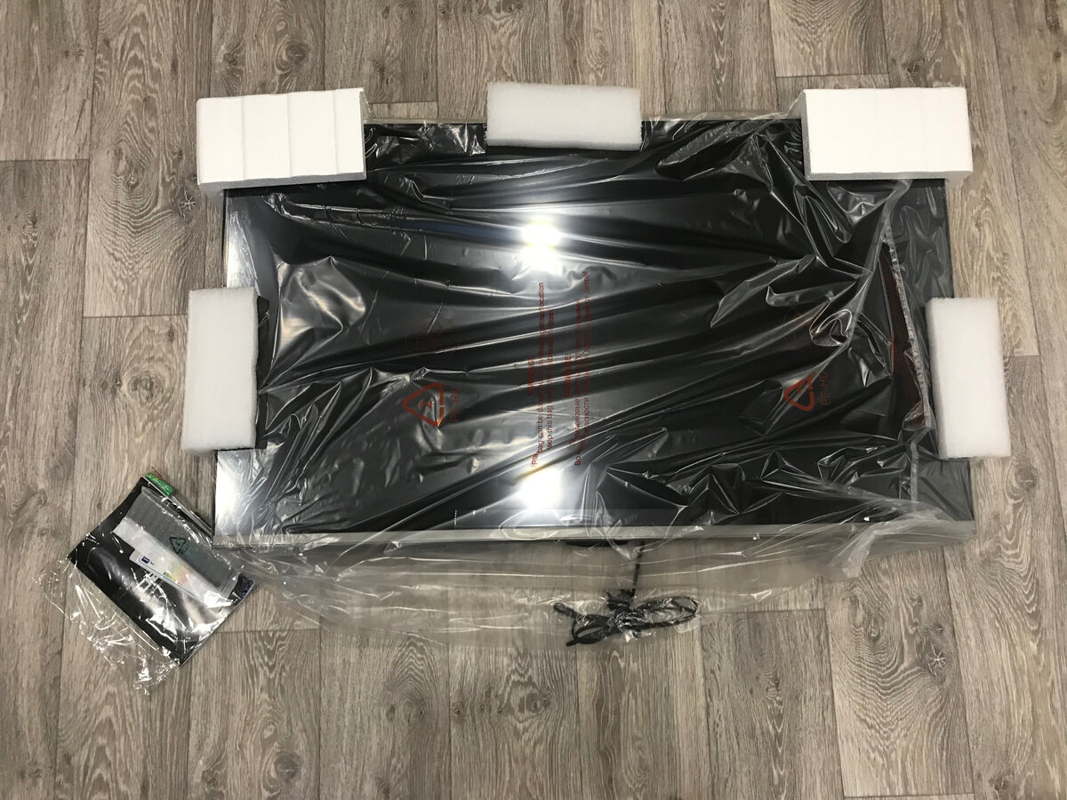 Так выглядел телевизор, который мы получили в подарок, сразу после распаковки