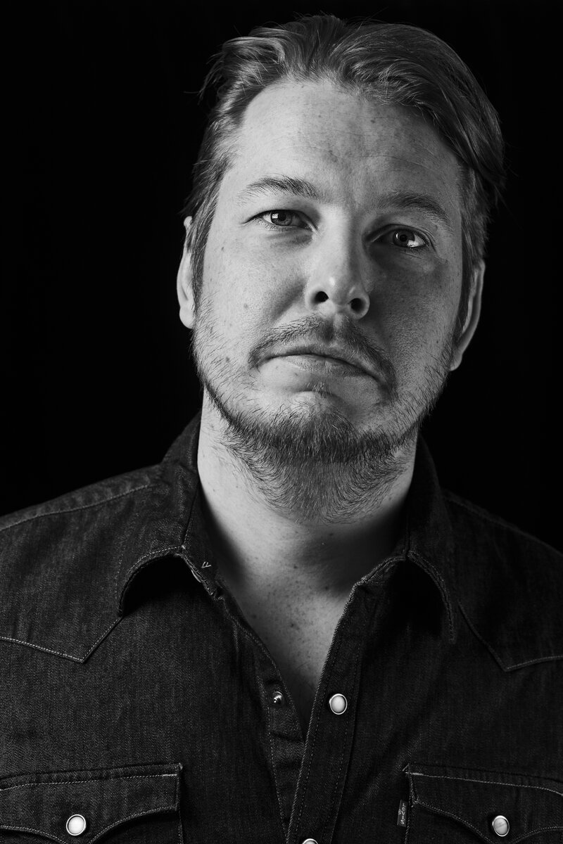 Фото писателя взято из открытого источника интернета https://www.bookvoed.ru/files/5132/27/14.jpg