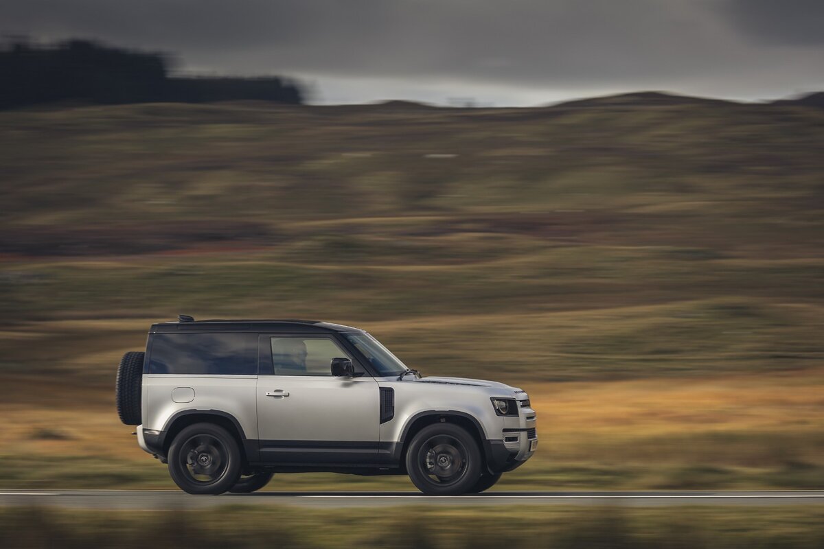  Land Rover Defender: малая длина делает его пригодным для мегаполисов