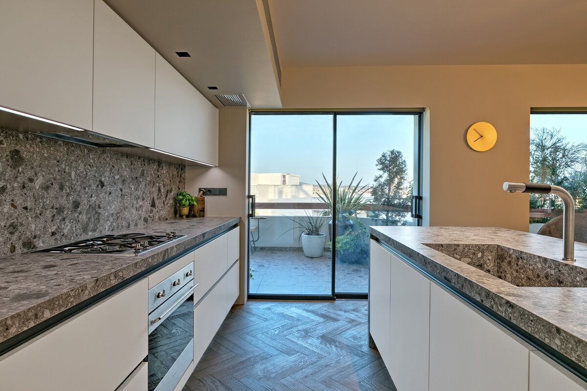 Плитка с рисунком под камень в стиле «терраццо»