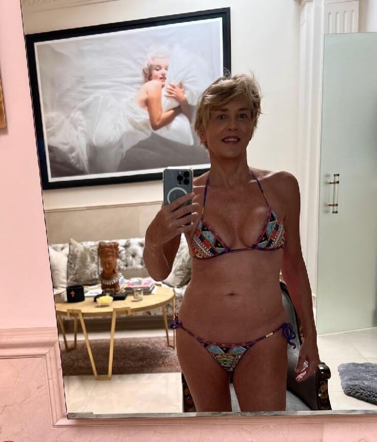 Шэрон Стоун показала обнаженное тело в мини-бикини. Фото: sharonstone/Instagram* (соцсеть запрещена в РФ)