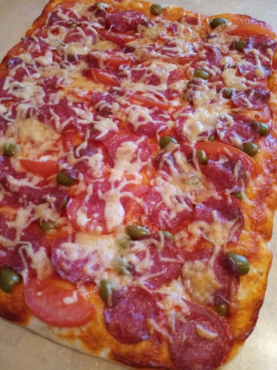 рецепт домашней пиццы в духовке с колбасой и сыром на дрожжевом тесте фото 76