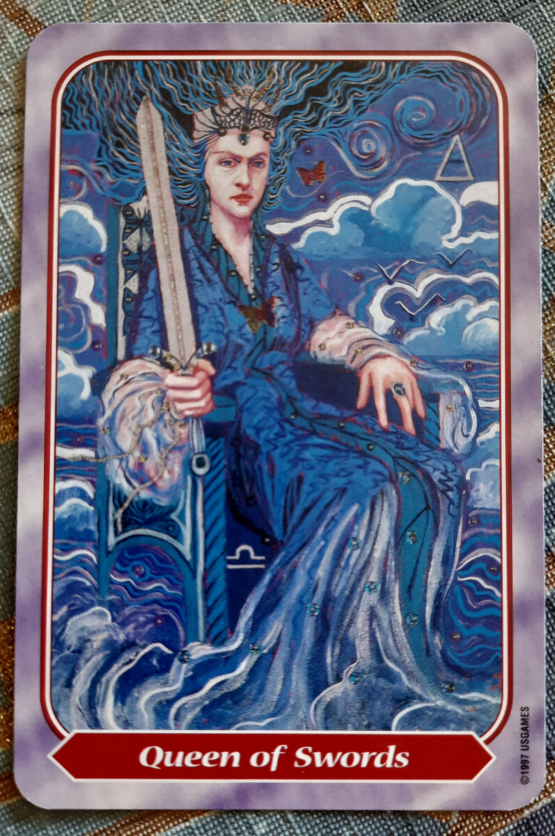 Колода мечей. Queen of Swords Таро. Королева мечей Таро. Карта Таро Королева мечей. Аркан Королева мечей.