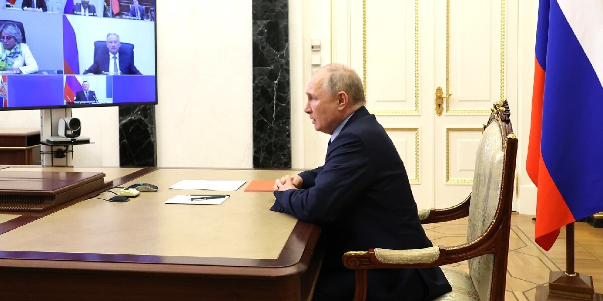 Фото: с сайта Кремля (http://static.kremlin.ru/media/events/photos/big2x/ddsGvss02WFhkvX8BABtTmjHrY2wn6Zg.jpg)