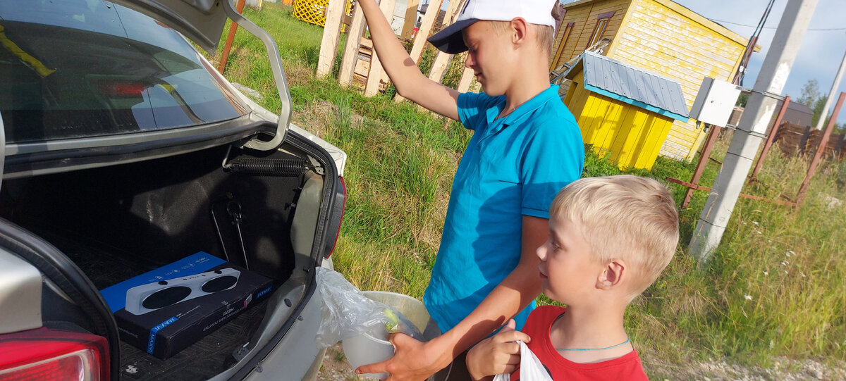 Дети увидели сюрприз - новая электрическая плитка. Фото из личного архива.