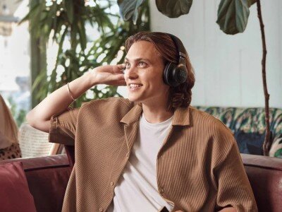    Новые наушники JBL LIVE с ANC работают до 65 часов на одном заряде