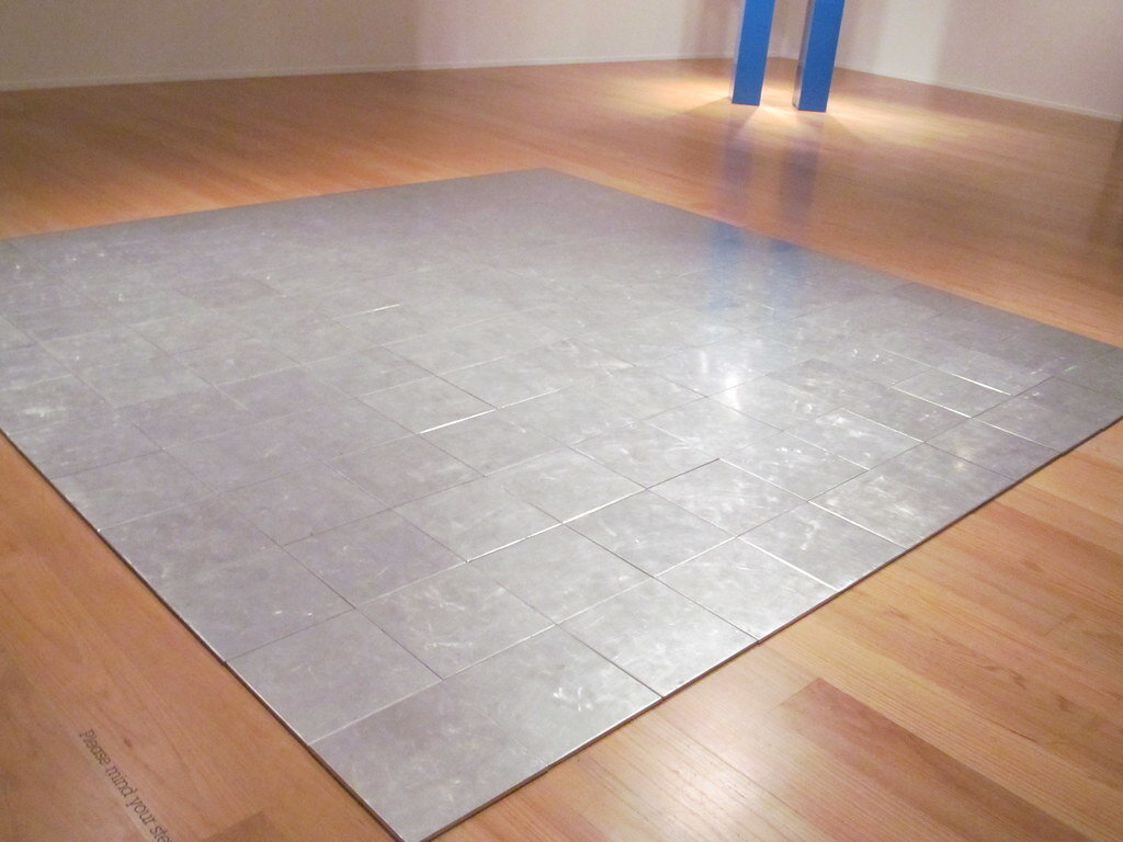 Карл Андре – «144, Алюминиевый Квадрат»