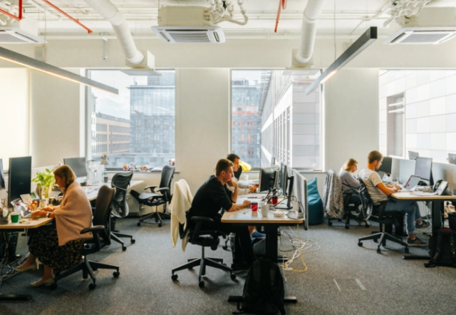  источник https://vc.ru/office/78279-shtab-kvartira-ofis-yandeks-dzena-v-biznes-centre-avrora?ysclid=lmyuga9ch5144088355