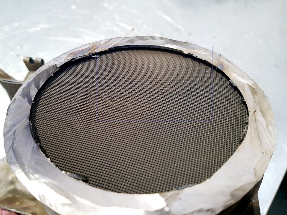 Состояние катализатора почти новой Hyundai Creta - обратите внимание, часть кусочков пластин уже отсутствует!