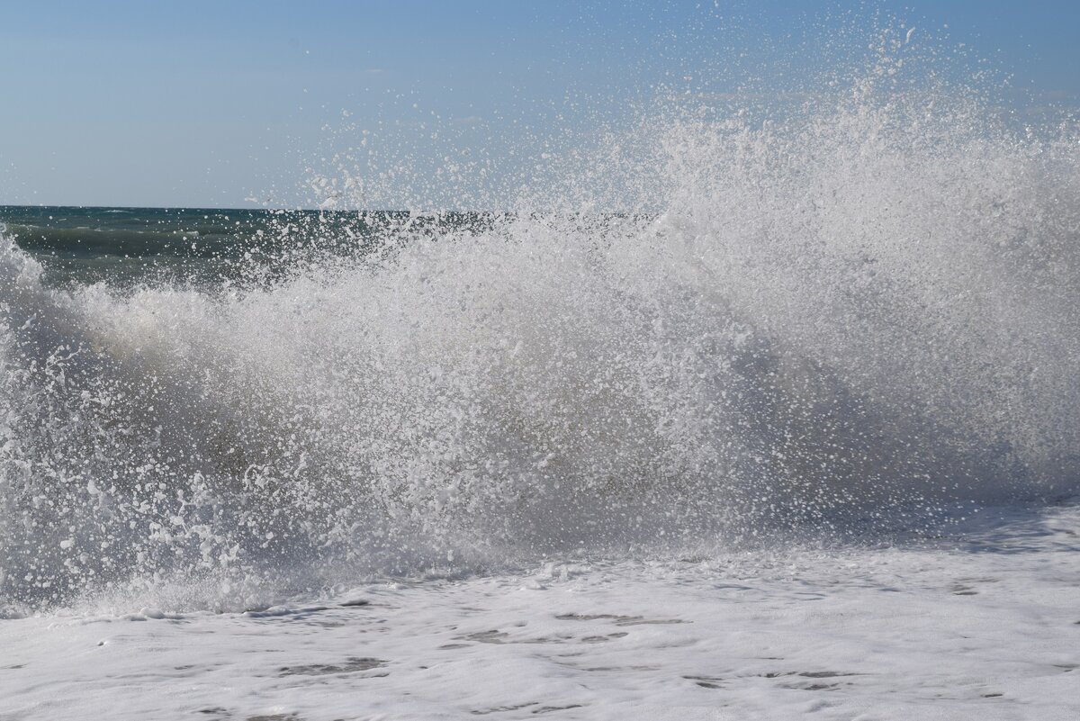 Шторм в Севастополе *фото из личного архива *