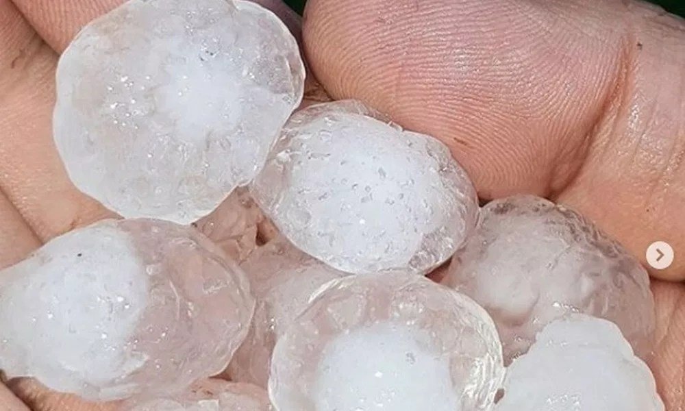 Выпавший в Финляндии град. Фото Губерния Daily 