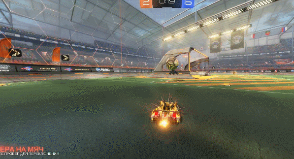 Пустые ворота могли сыграть злую шутку, но мяч удалось перехватить.