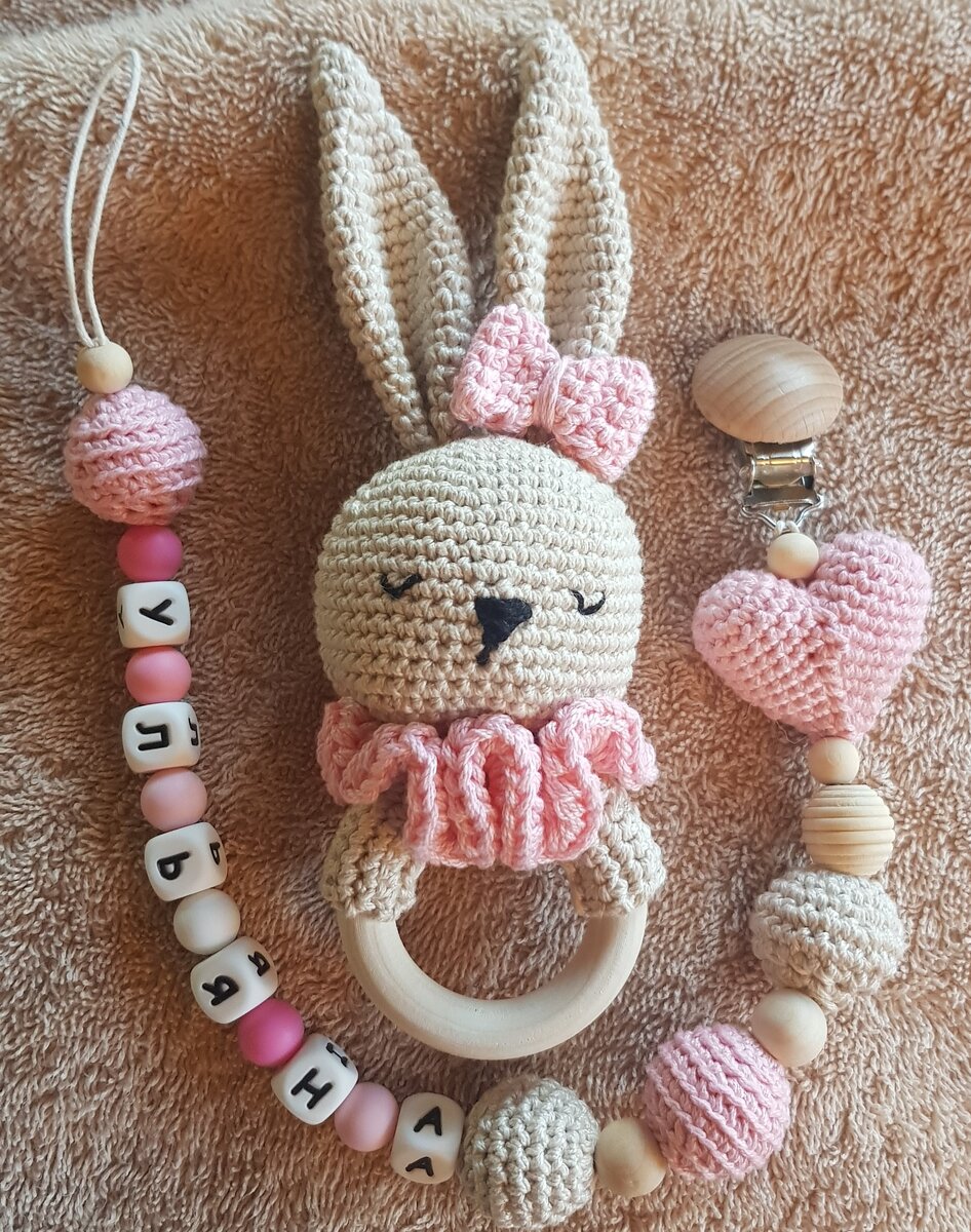 именной держатель и погремушка