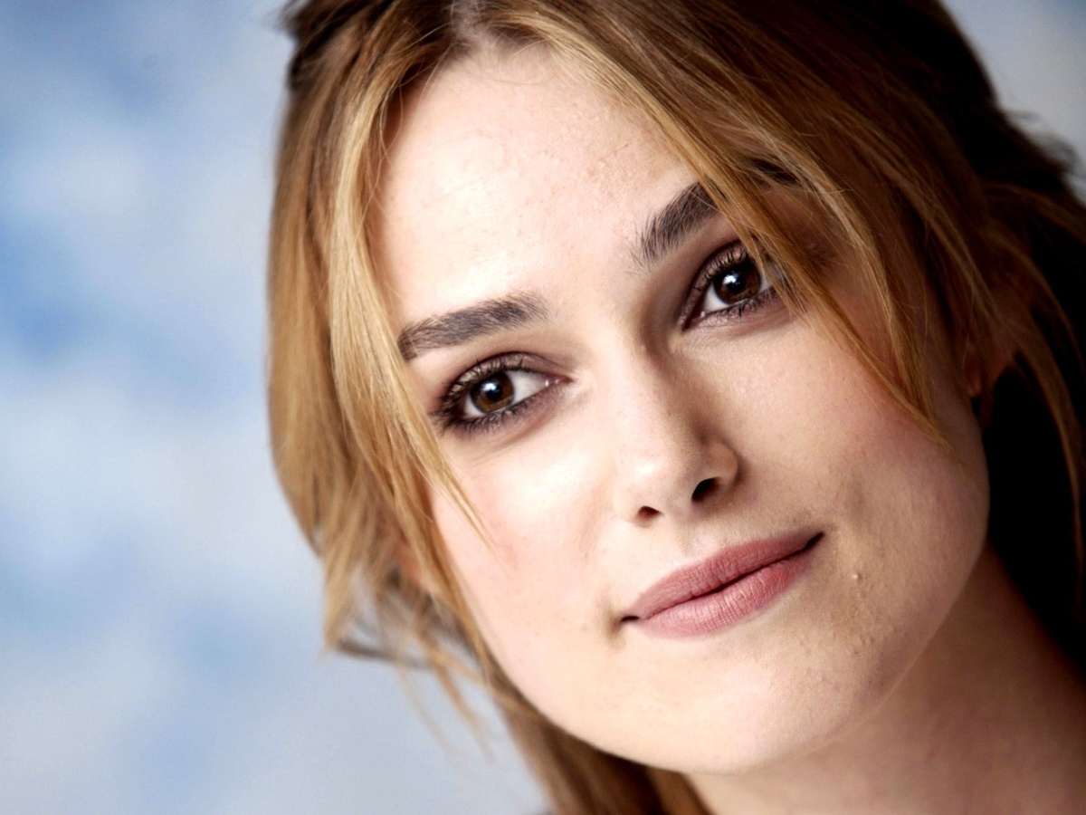 Stunning Keira Knightley Wallpapers