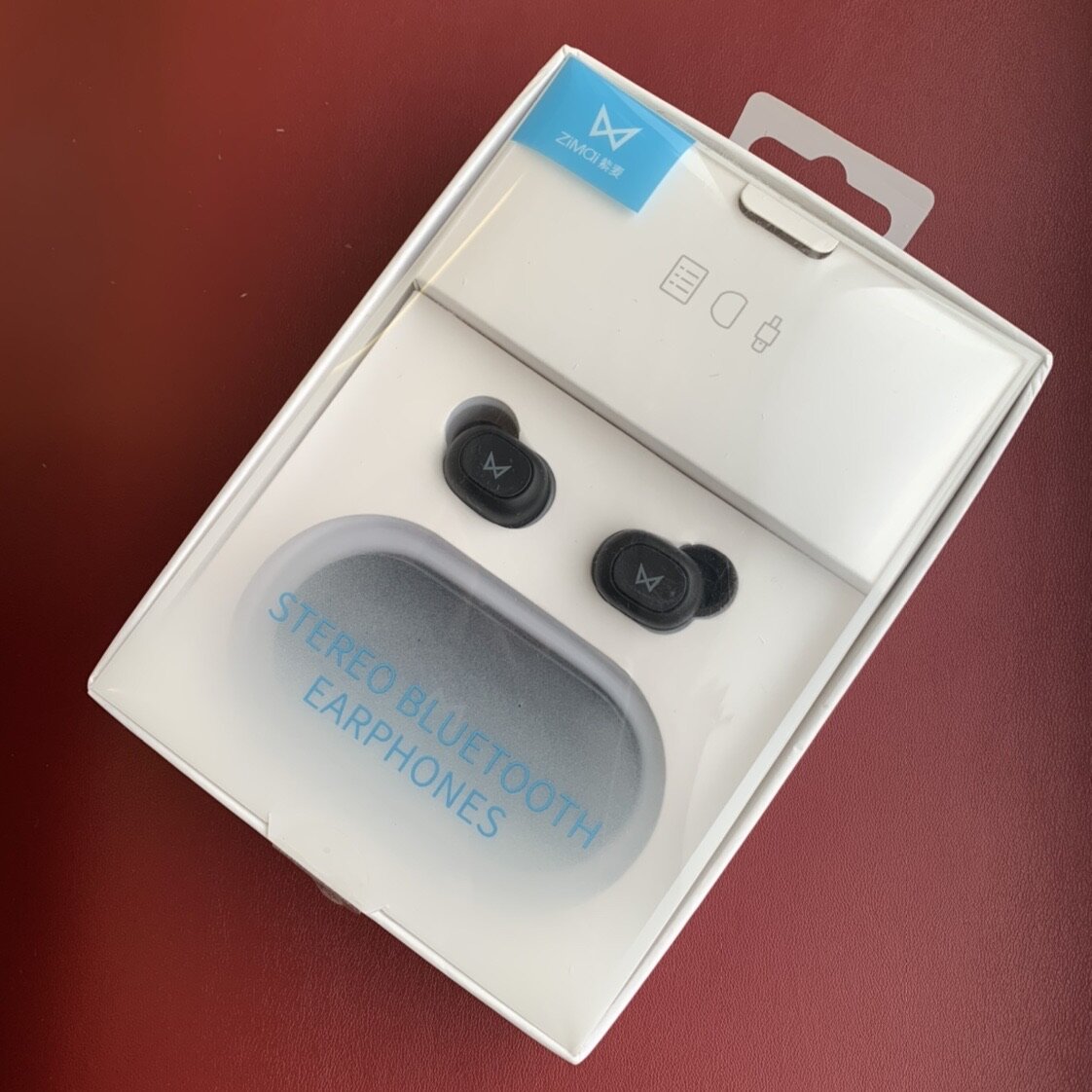 вот так выглядят наушники в заводской упаковке