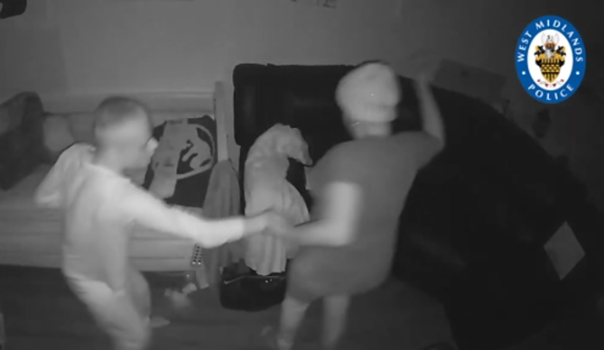 62-летняя женщина велела ему вставать посреди ночи (West Midlands Police)