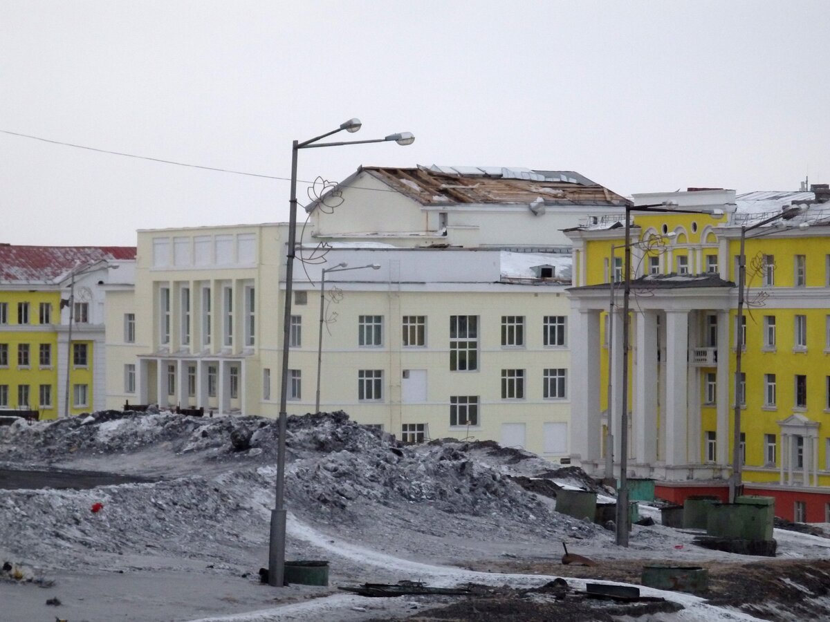 Дворец культуры. Крыша улетела.Фото автора.