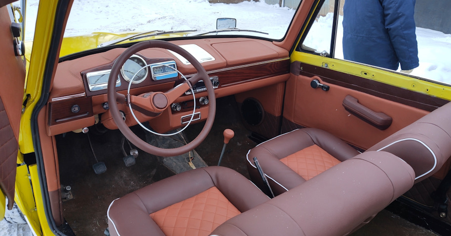 (а так выглядит салон, самое интересное будет рассказано во второй части публикации)