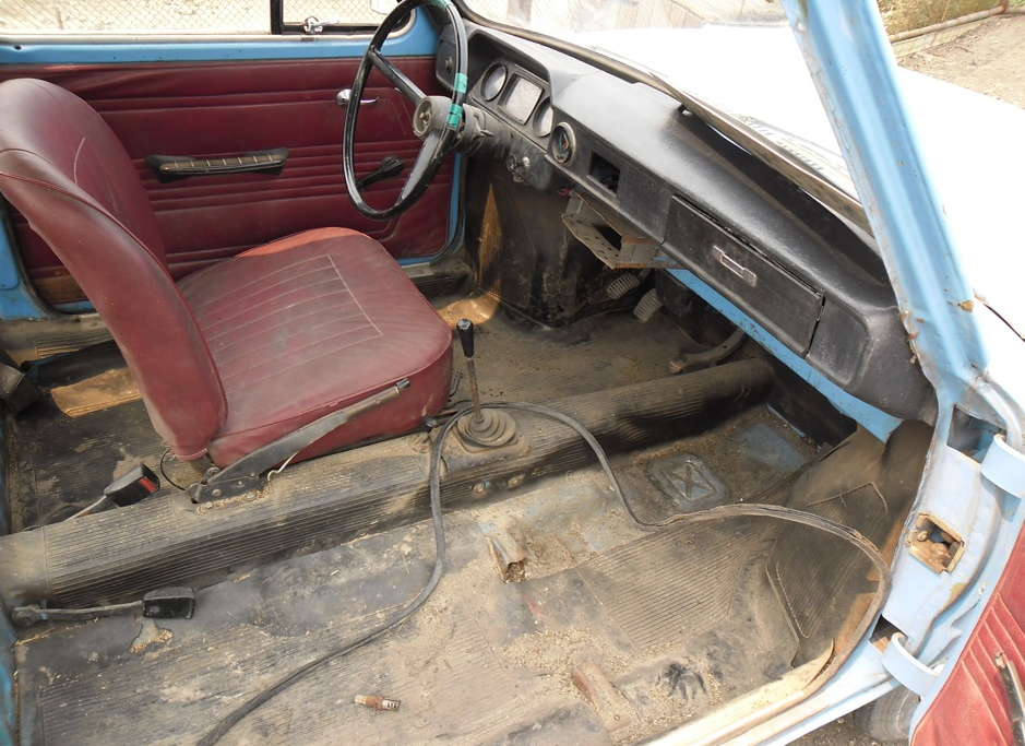 (все вот так выглядело в салоне, было только одно водительское сидение и все)