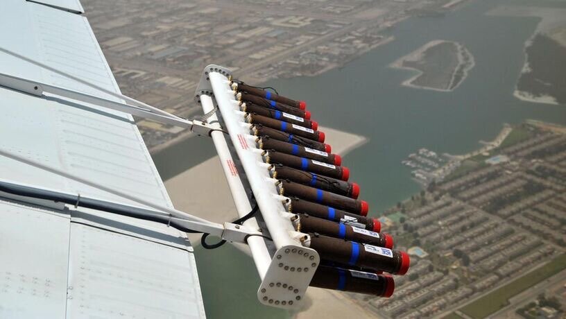 Солевые пушки на самолетах. Фото Gulf News