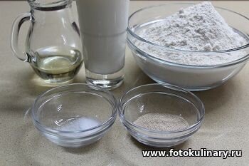 Для рецепта потребуется: 400-450г белой пшеничной муки
5г сухих дрожжей
чайная ложка соли
60г растительного масла
250мл смеси воды и молока
