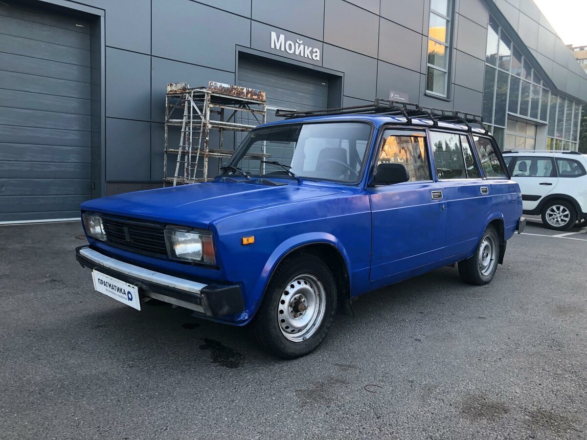 LADA 2104 (ВАЗ-2104 «Жигули») — советский и российский заднеприводный автомобиль III группы малого класса с кузовом типа универсал. Разработан на Волжском автомобильном заводе. Выпускался с 1984 года по 2012 год[3].