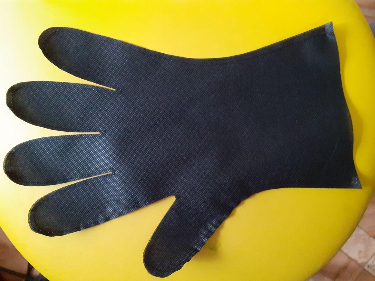 Раскроенные флизелиновые перчатки