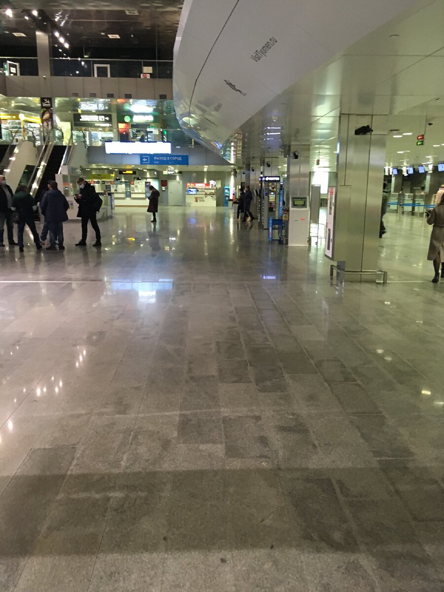 Утро в тюменском аэропорту
