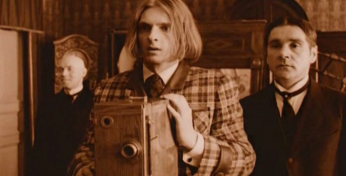 Про уродов и людей фильм 1998 постер. Балабанов про уродов и людей. Балабанов про уродов и людей. Сергей маковецкий про уродов и людей. Про уродов и людей фильм 1998 кадры.