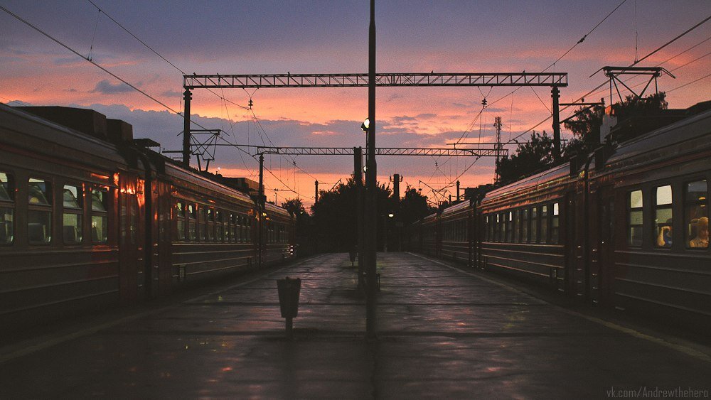 Это не моё фото,но поездная романтика сопровождает меня до сих пор.