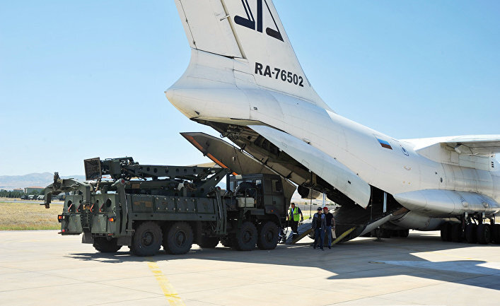 С-400 при загрузке в самолет