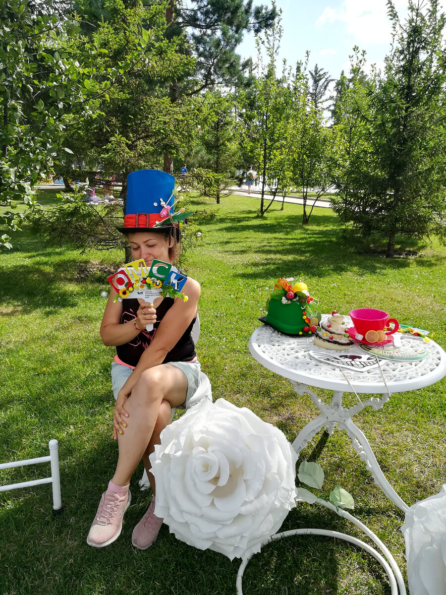 Наслаждаюсь чаем на чаепитие у Шляпника =) 