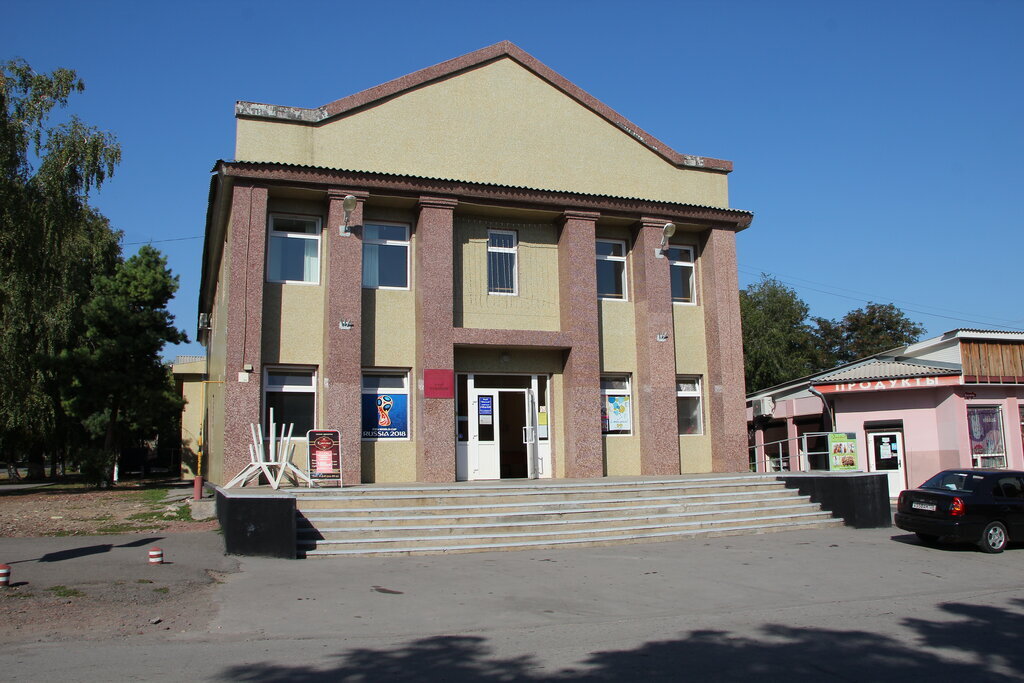 А это как раз наш клуб "Южный",правда уже в наше время