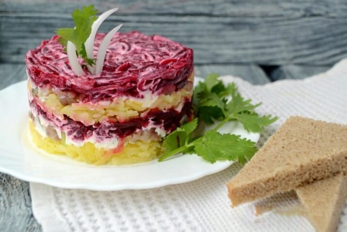 Салат Селёдка под шубой с яблоком