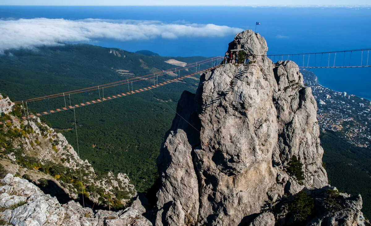 Гора ай Петри в Крыму ночью