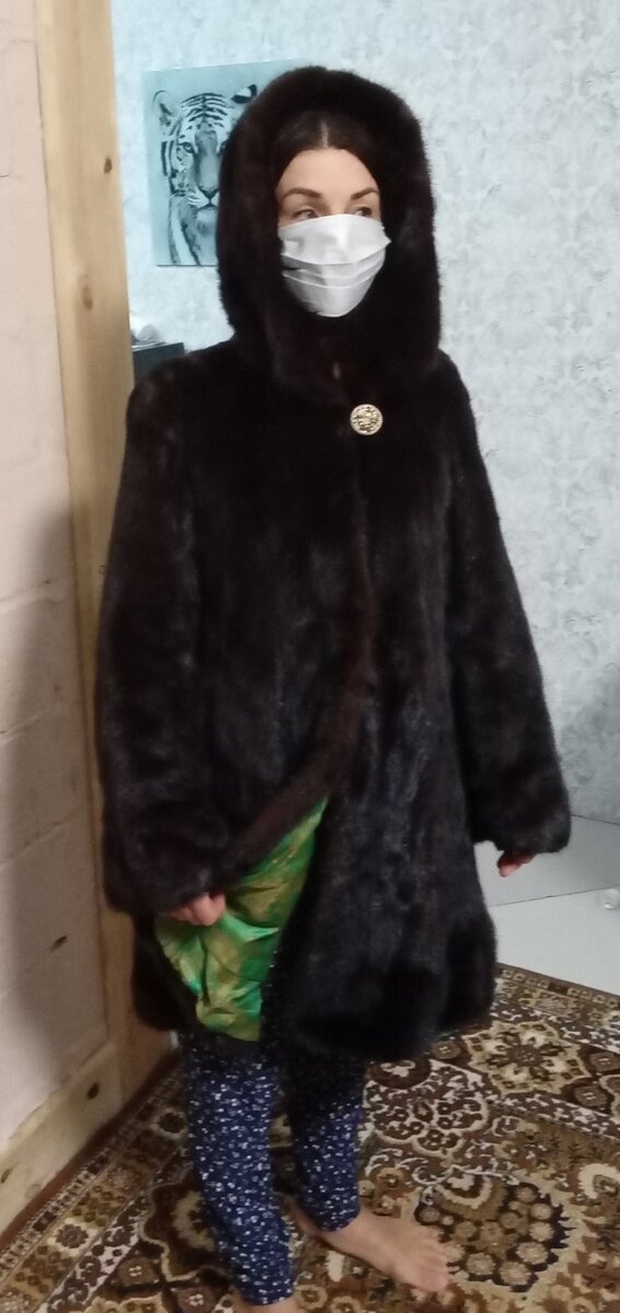 А я шубу продаю