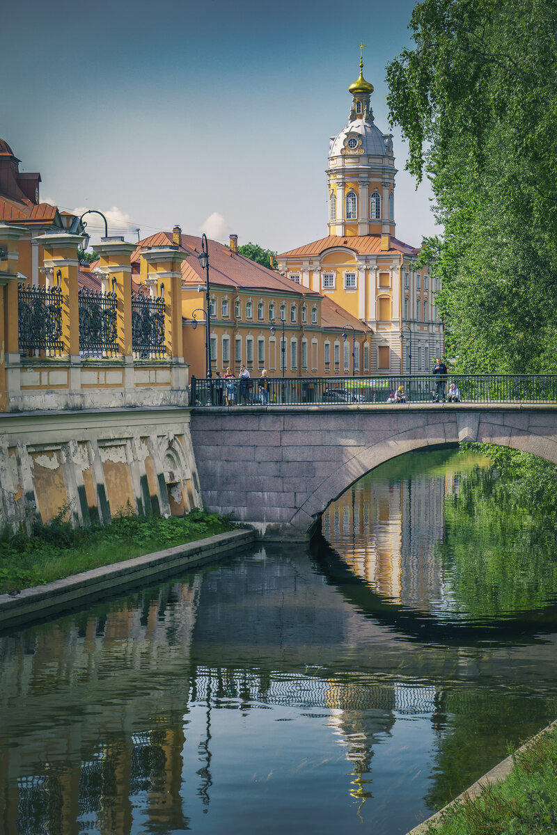 Лаврский мост. Основной проход в Александро-Невскую лавру. Фото: В.Кононов