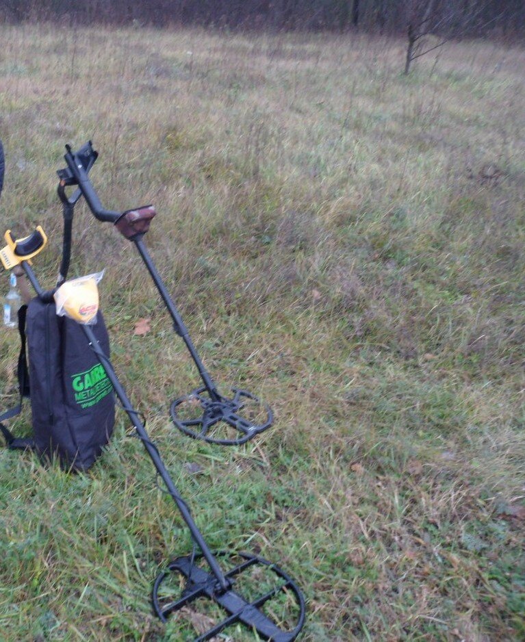 Вот он первый прибор, с катушкой голиаф, и фирменным чехлом из файла) Фото тоже с первого выезда.