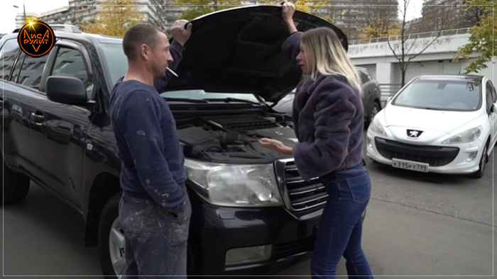 Подкапотное пространство Toyota Land Cruiser 200