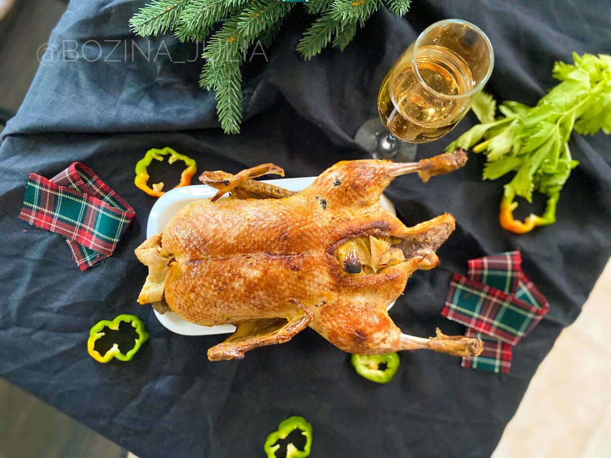 Готовая утка в духовке