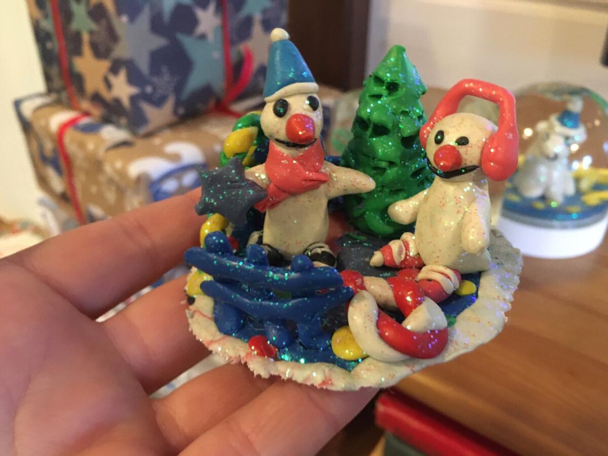 А это прошлогодний снежный шар. Очень хорошо сохраняется поделка, может радовать вас несколько лет.