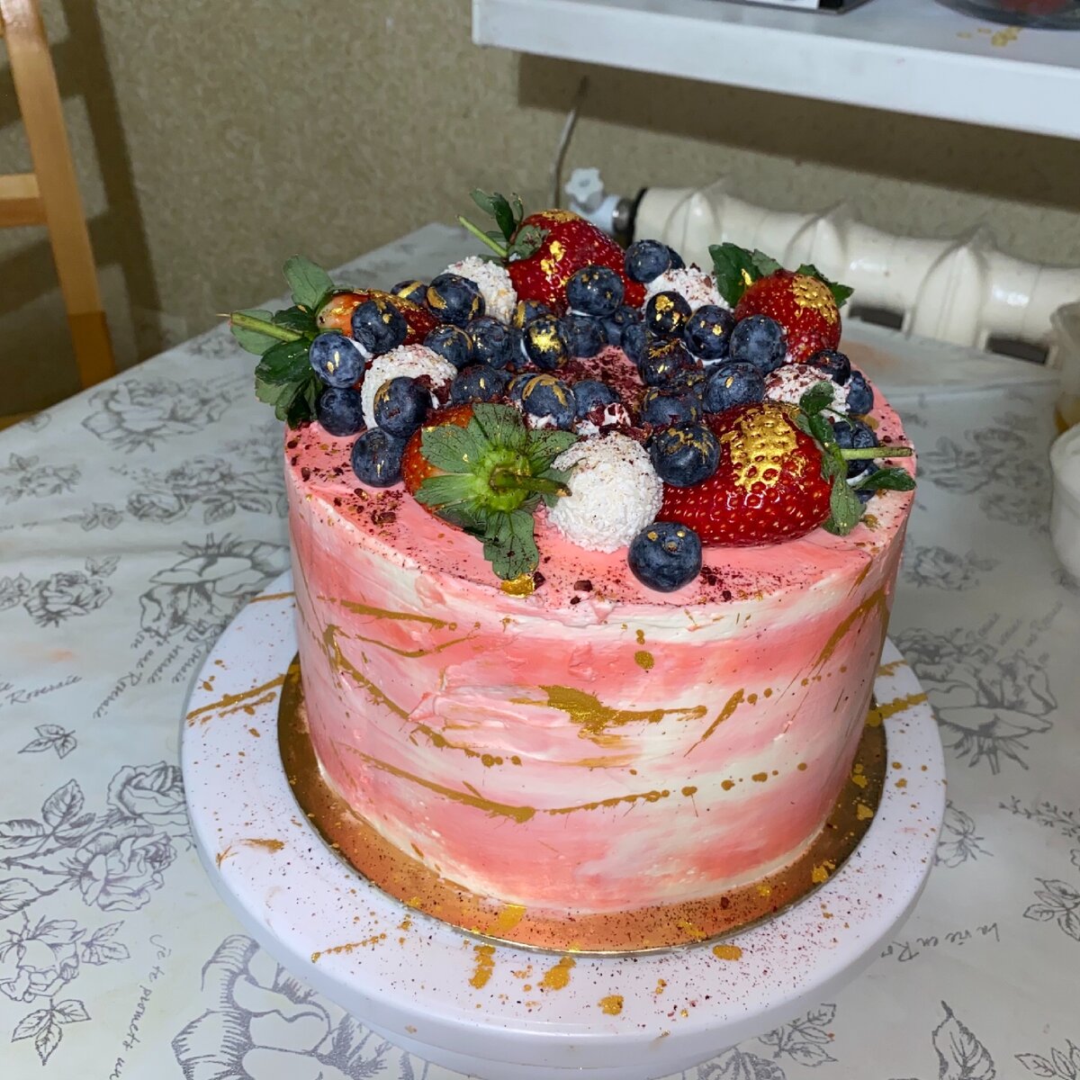 Это первый торт из курса по декору