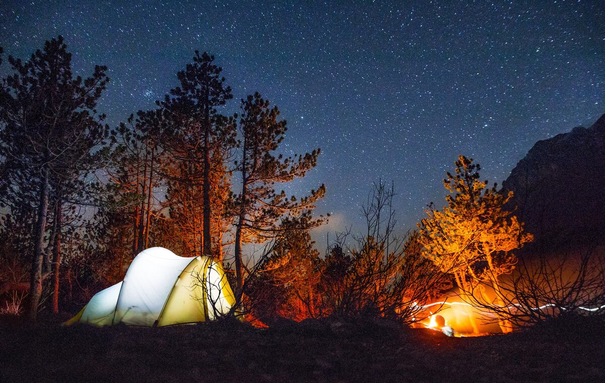 Ночь, кемпинг (фото Lukas Bieri)